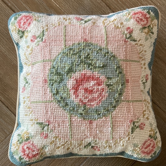 Embroidered pillows 10x10 - Picture 2 of 6